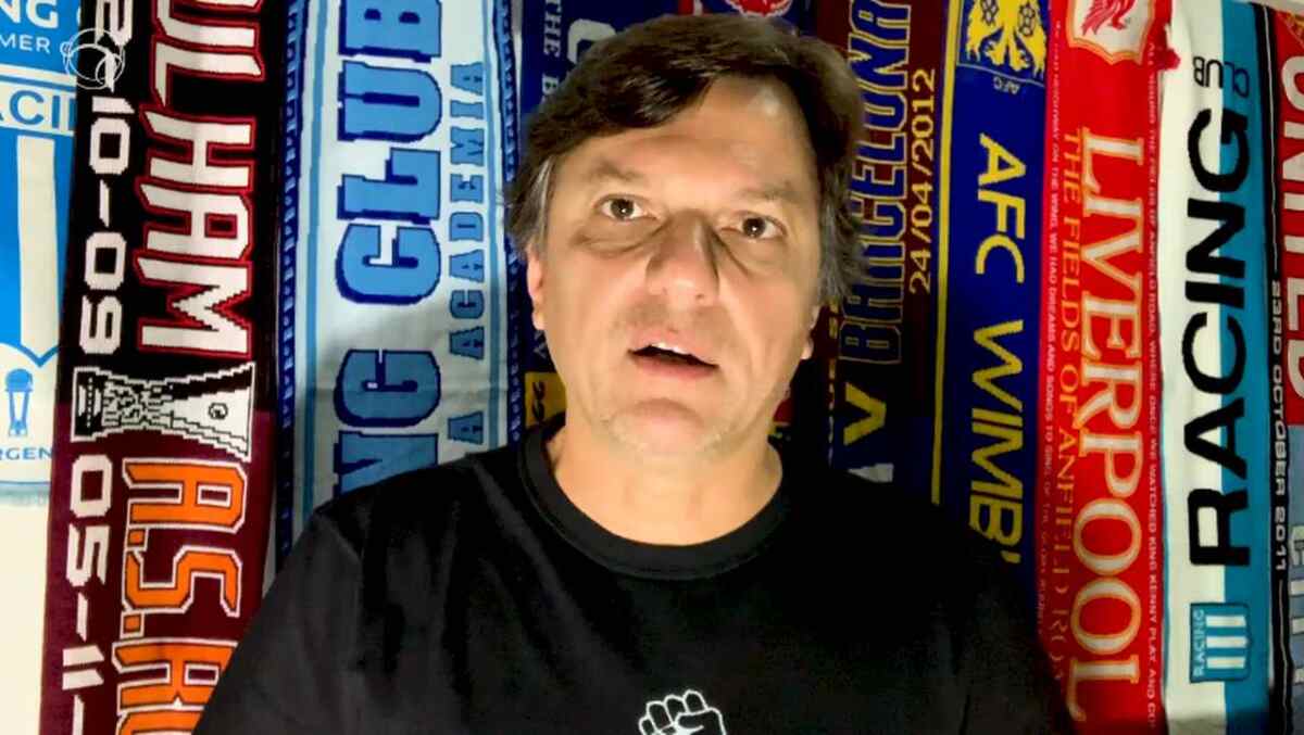 Jornalista durante uma participação no programa Futebol no Mundo da ESPN Brasil