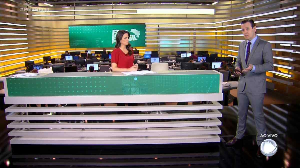 Roberta Piza conversa com Celso Zucatelli durante o Fala Brasil