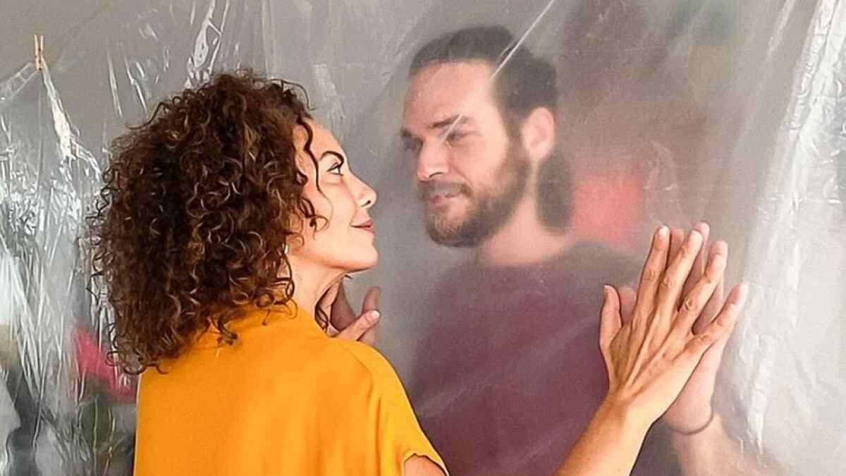Atores Fabiula Nascimento e Emilio Dantas durante um episódio de Amor e Sorte