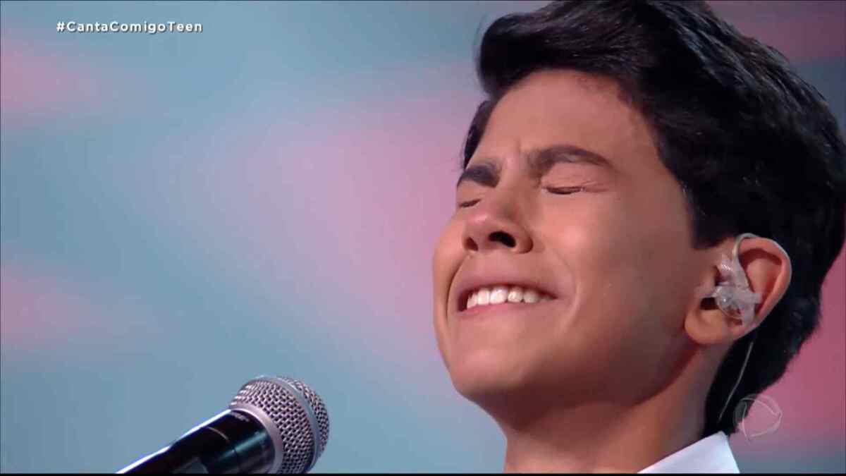 Bruno se emociona após levantar 100 jurados no Canta Comigo Teen