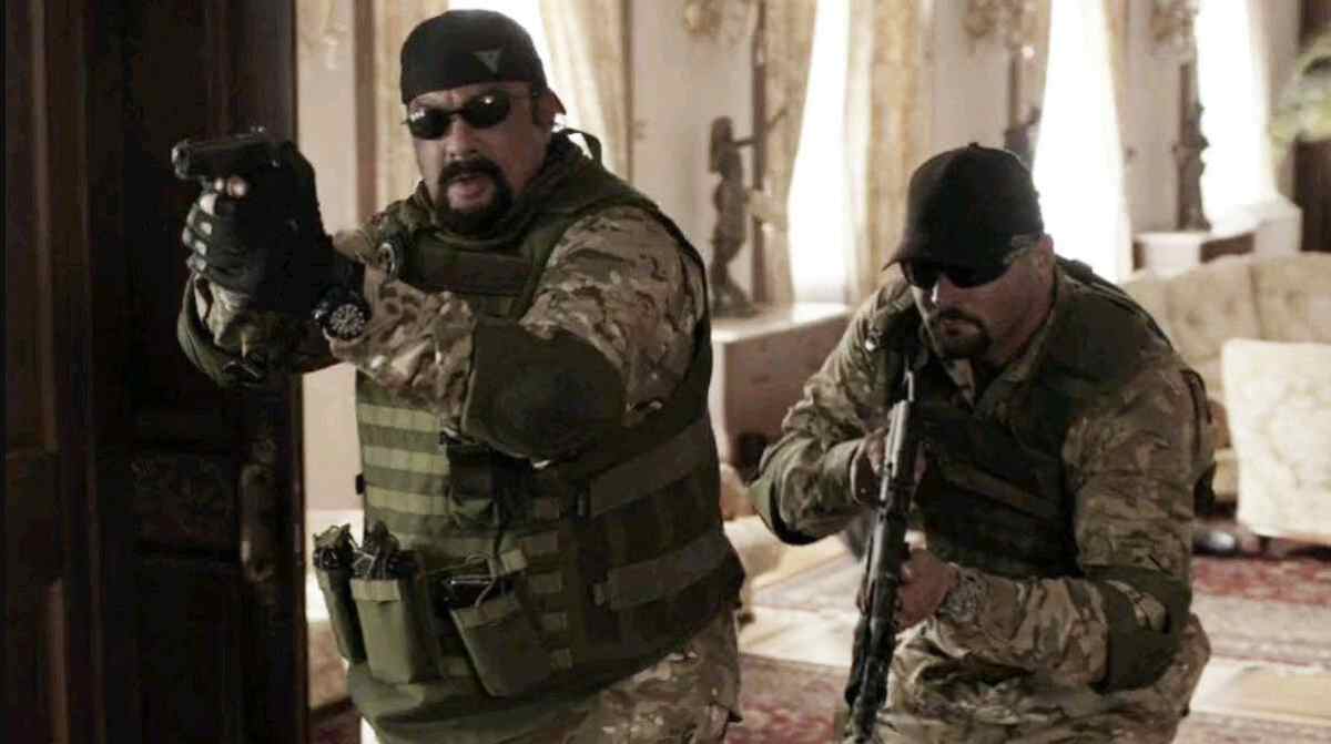Cena do filme Matando Salazar, exibido pela Record TV na Super Tela