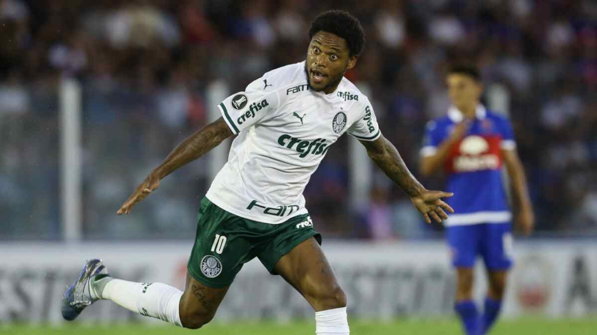 Atacante do Palmeiras, Luiz Adriano, no primeiro duelo entre Palmeiras e Tigre pela Libertadores