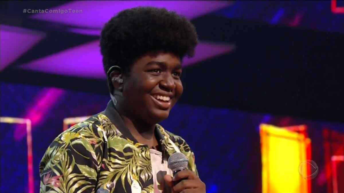 Sidinho comemora o resultado no primeiro Canta Comigo Teen