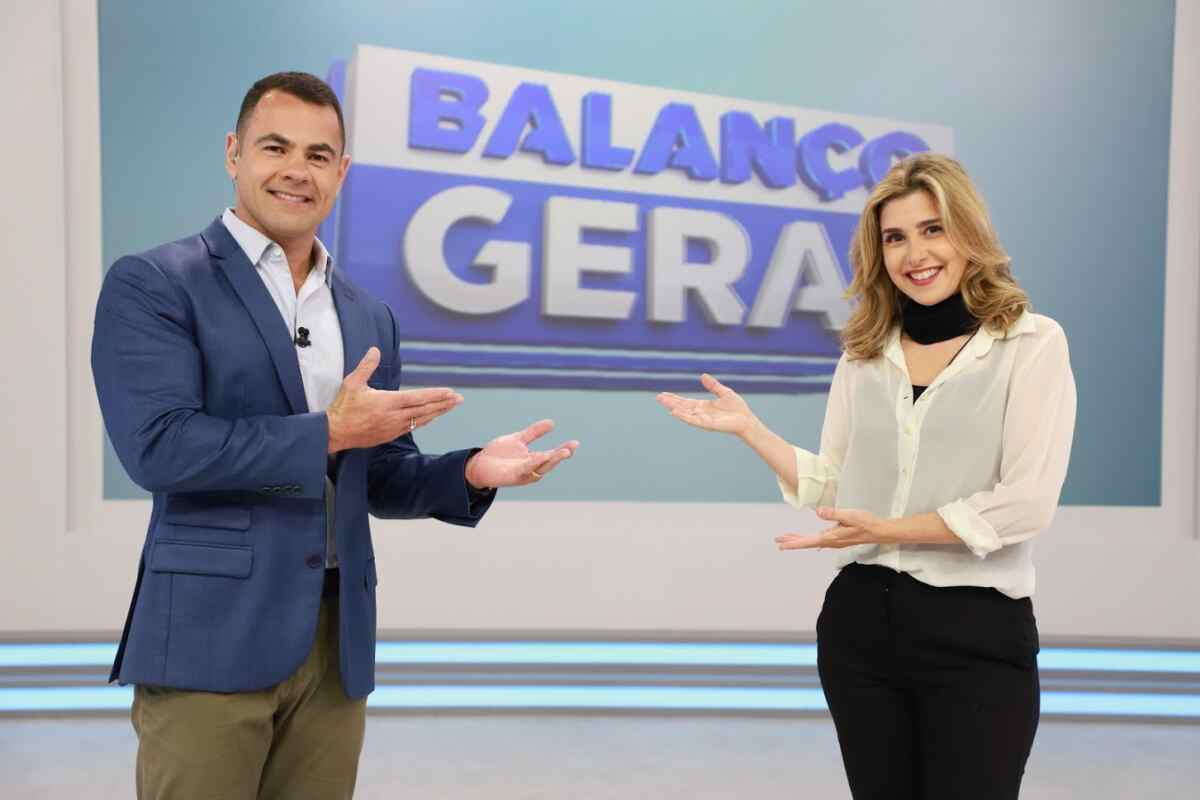 Jornalista Tino Jr e Mylena Ciribelli no estúdio do Balanço Geral RJ