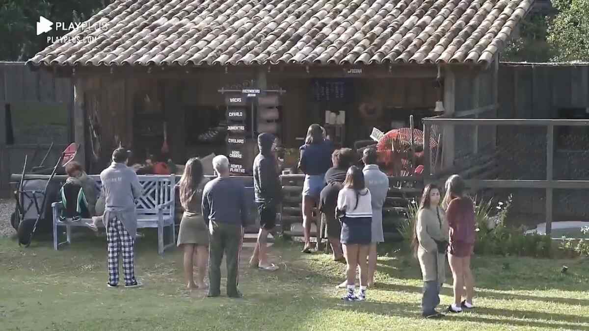 Jojo Todynho não concorda em sair da cozinha em "A Fazenda 12"