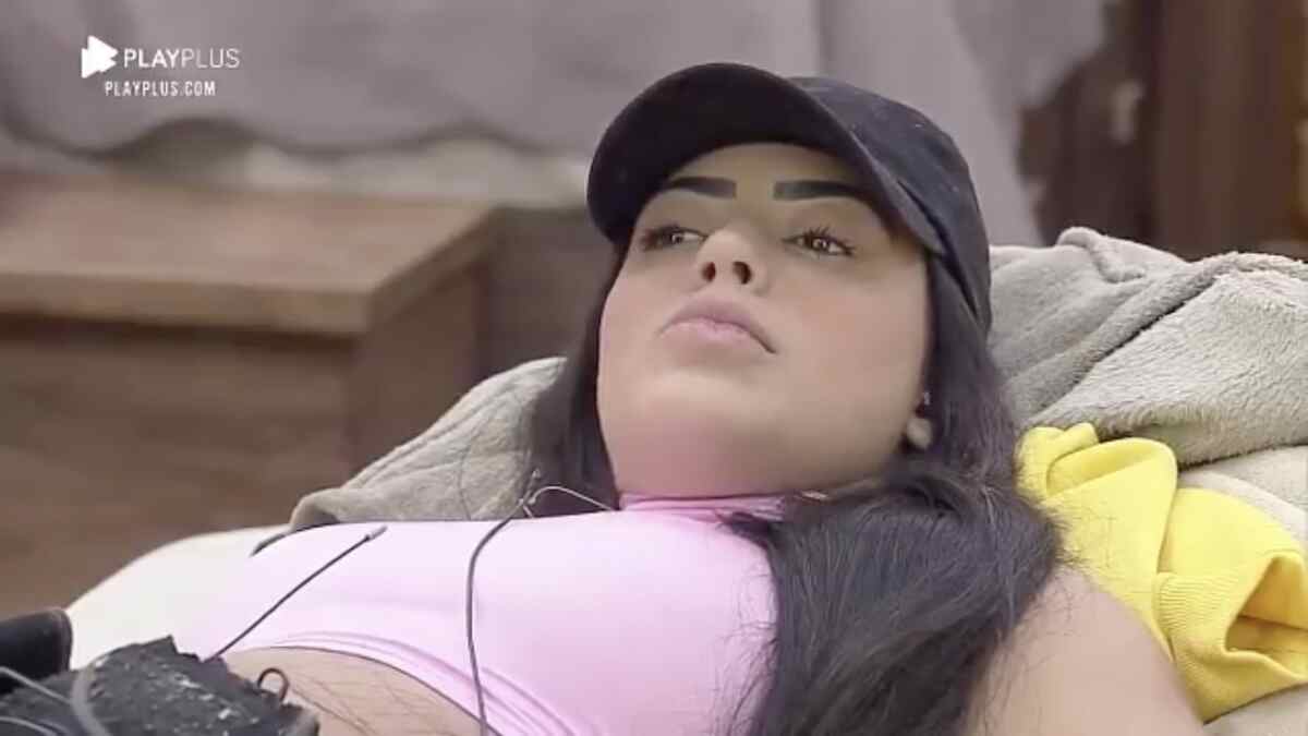 MC Mirella promete abandonar parceria com Biel