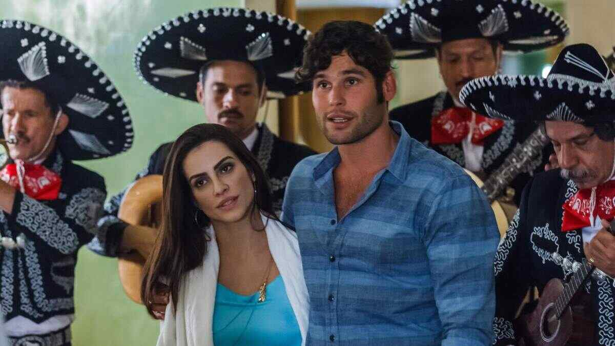 Cleo Pires e Dudu Azevedo em cena do filme Qualquer Gato Vira Lata 2