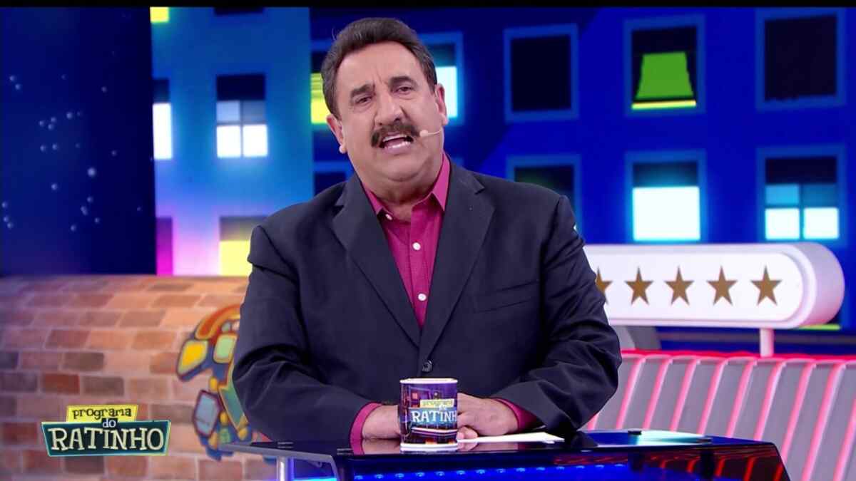 Apresentador Ratinho no estúdio do Programa do Ratinho