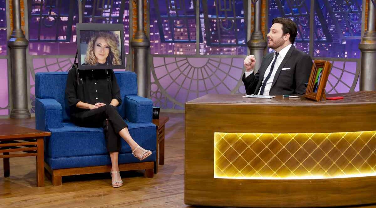 Erika Ender e Danilo Gentili no estúdio do The Noite