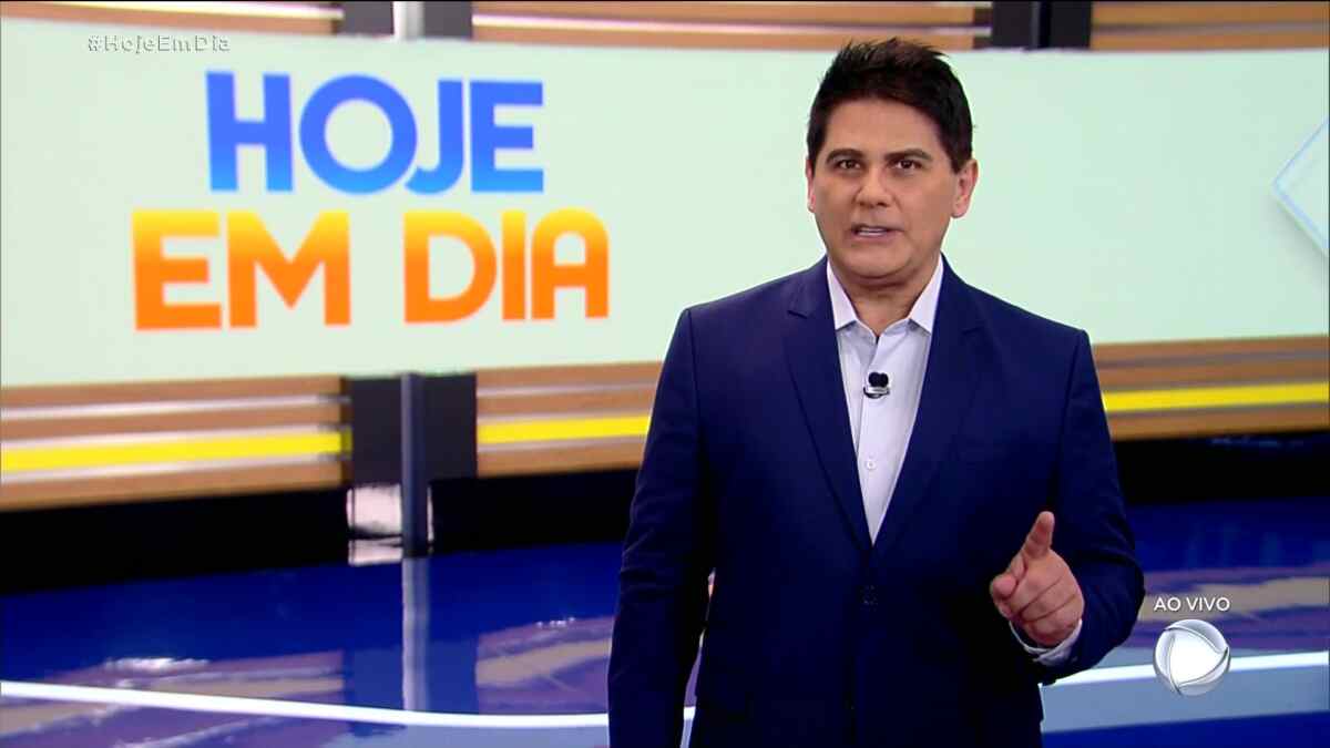 Cesar Filho apresentando o Hoje em Dia desta segunda-feira, 16 de novembro