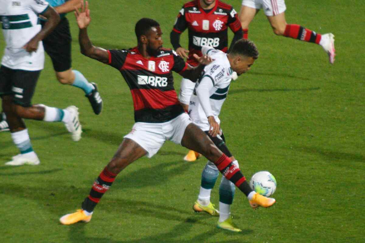 Duelo entre Flamengo e Coritiba no primeiro turno
