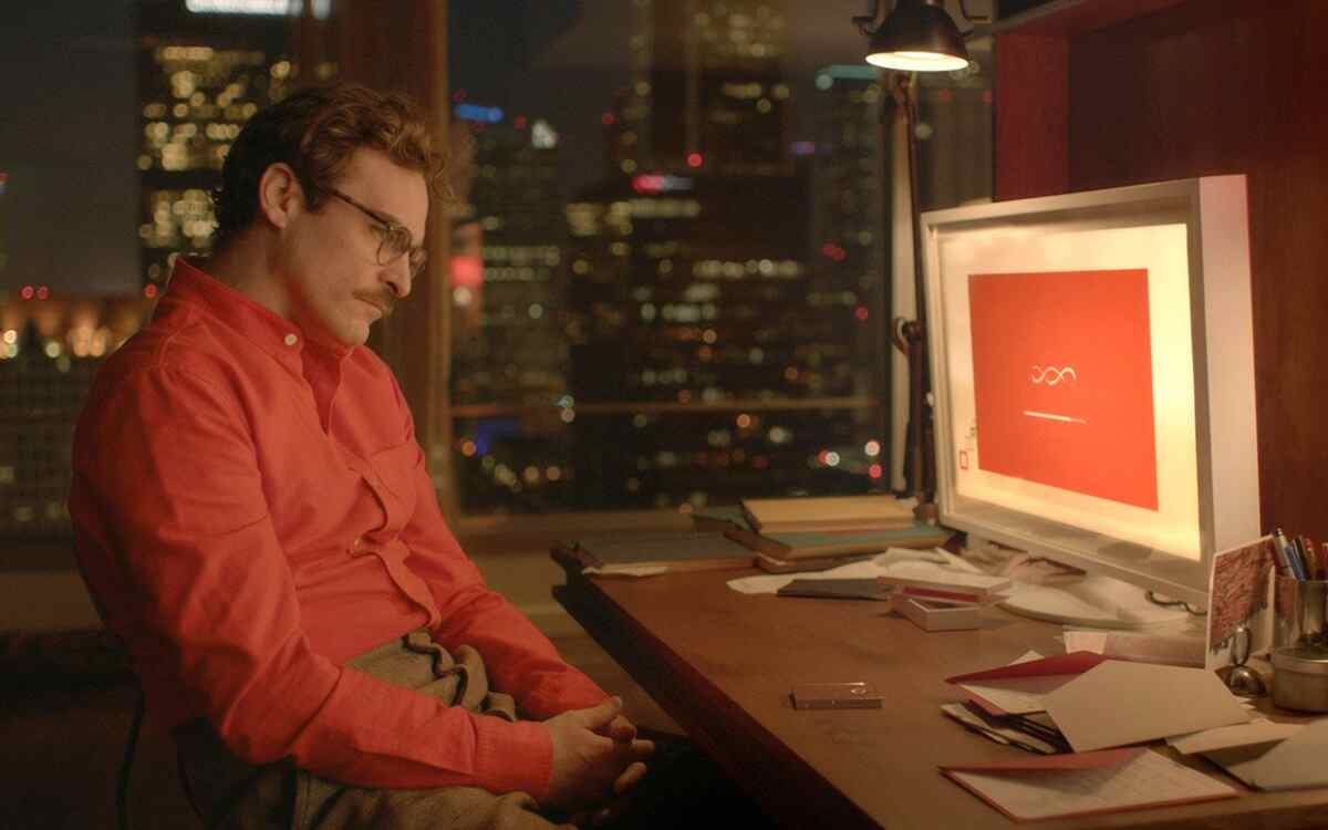 Ator Joaquin Phoenix, durante uma cena do filme Ela, exibido pela Globo no Corujão