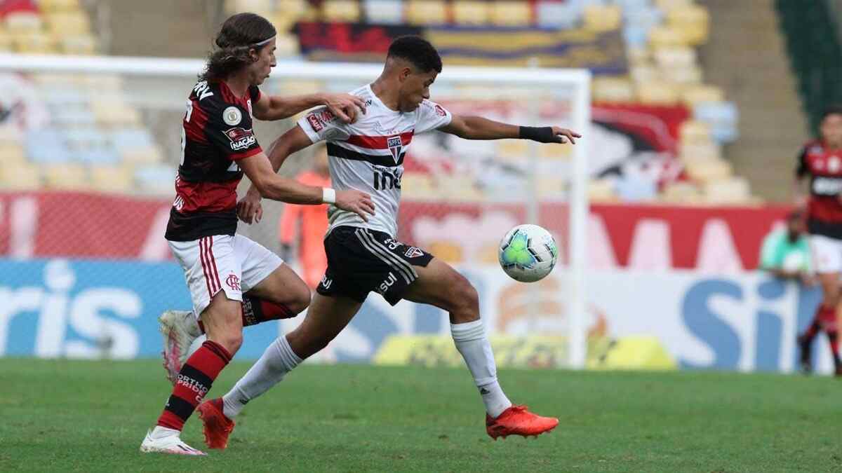 Jogo entre Flamengo e São Paulo pela 19ª rodada do Campeonato Brasileiro