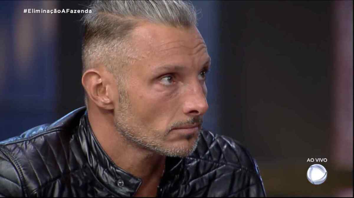 Juliano Ceglia poucos segundos antes de ser eliminado de A Fazenda 12