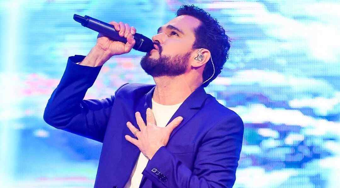 Luciano Camargo canta em especial de fim de ano para a Record TV