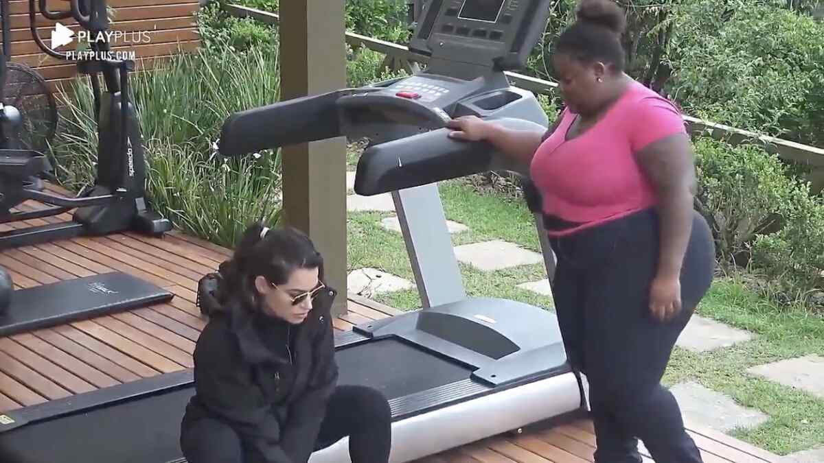 Jojo Todynho e Raissa Barbosa conversam após desentendimento em "A Fazenda 12"