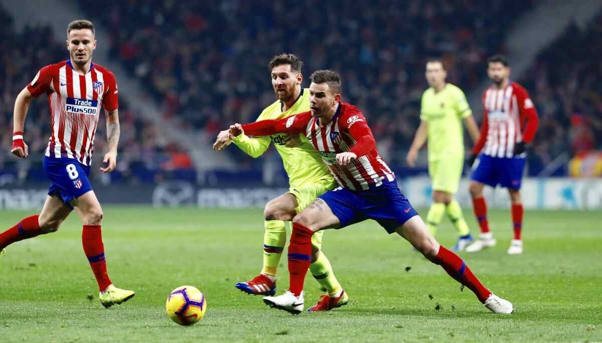 Duelo entre Atlético de Madrid e Barcelona na temporada passada