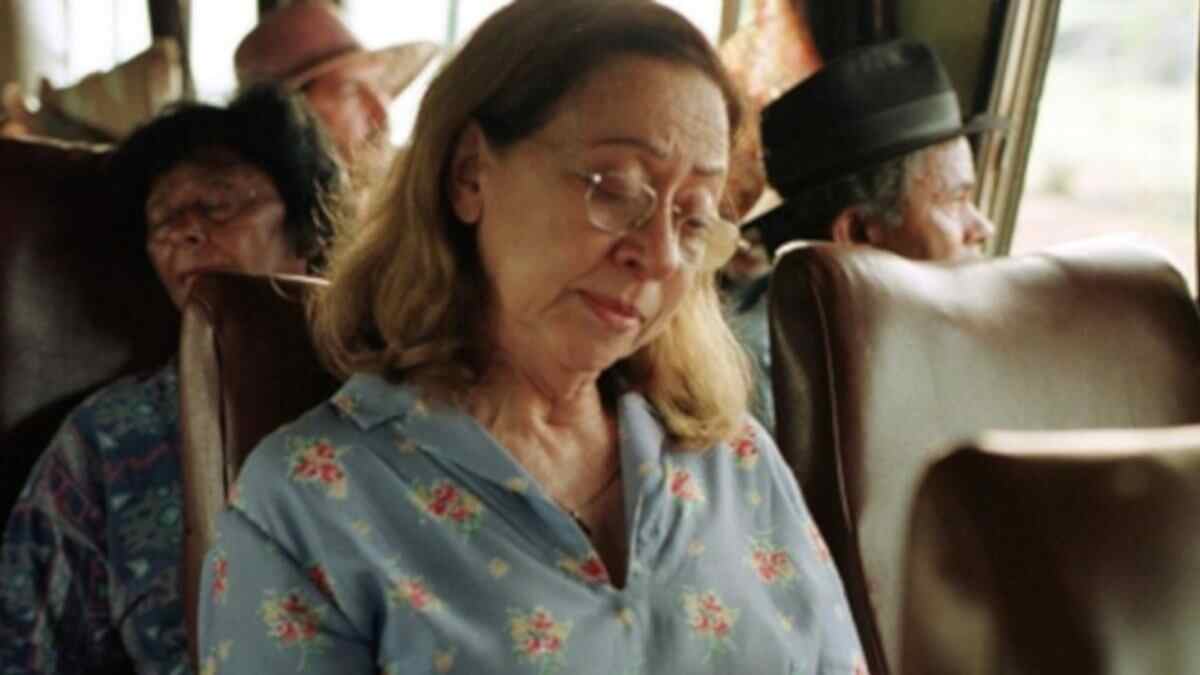 Fernanda Montenegro em cena no filme Central do Brasil