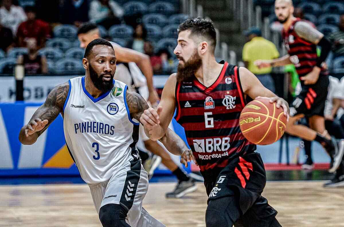 Jogo entre Pinheiros e Flamengo pelo NBB da temporada passada