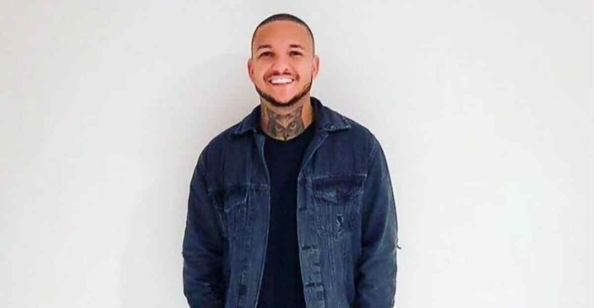 Cantor Suel em foto de divulgação