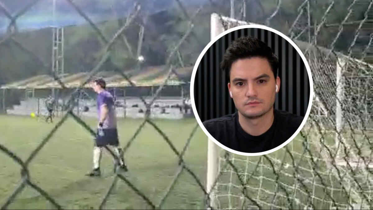 Felipe Neto batendo bola com amigos