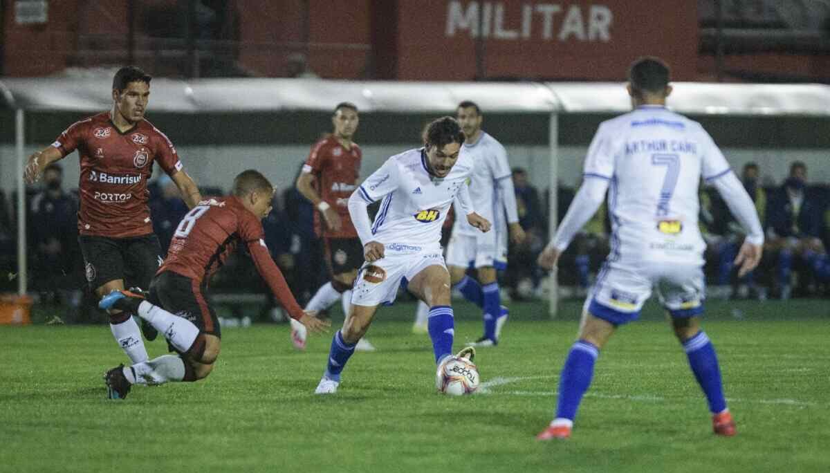 Jogo entre Cruzeiro e Brasil de Pelotas no primeiro turno