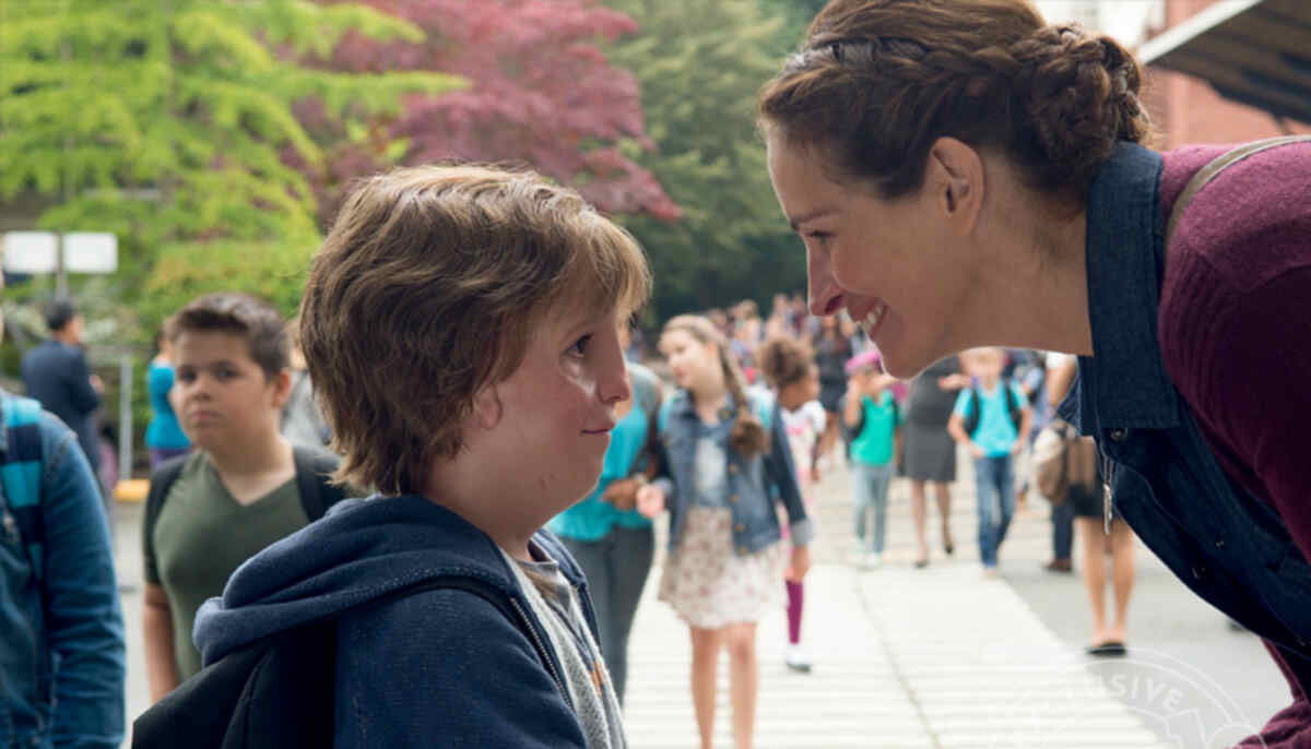 Jacob Tremblay e Julia Roberts em cena no filme Extraordinário