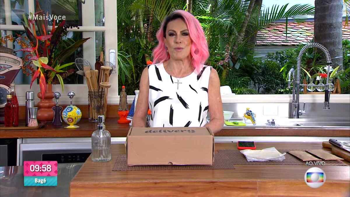 Ana Maria Braga de cabelo rosa, chama o quadro Delivery no Mais Você