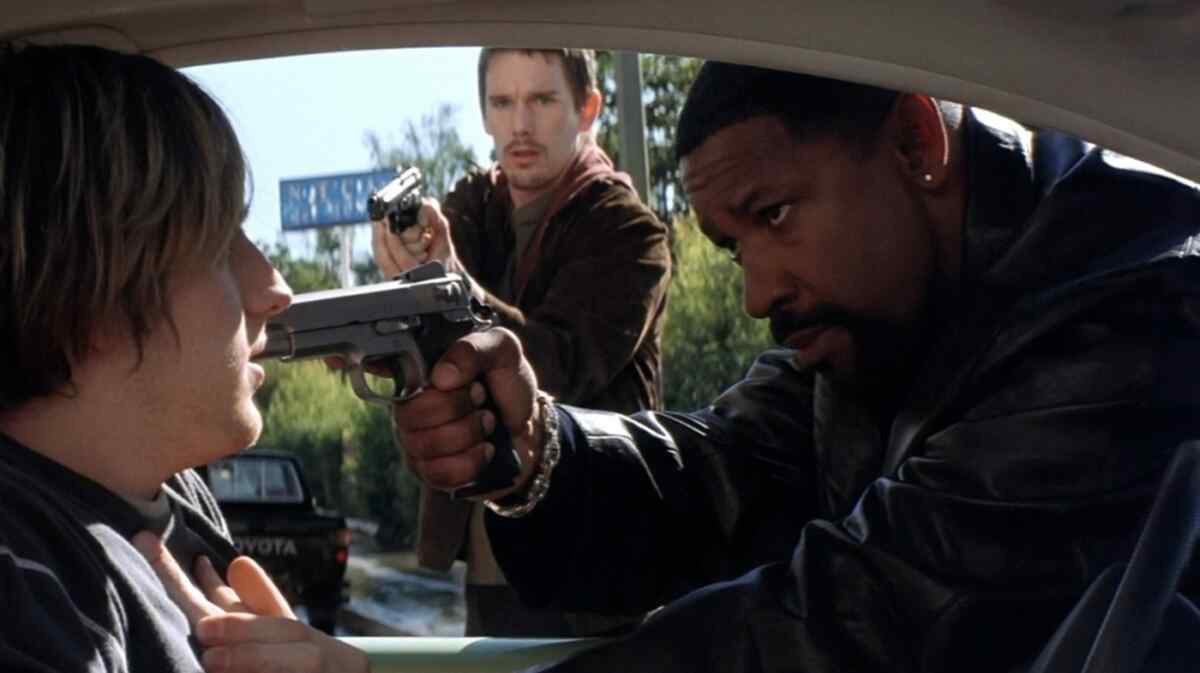 Denzel Washington em cena do filme Dia De Treinamento