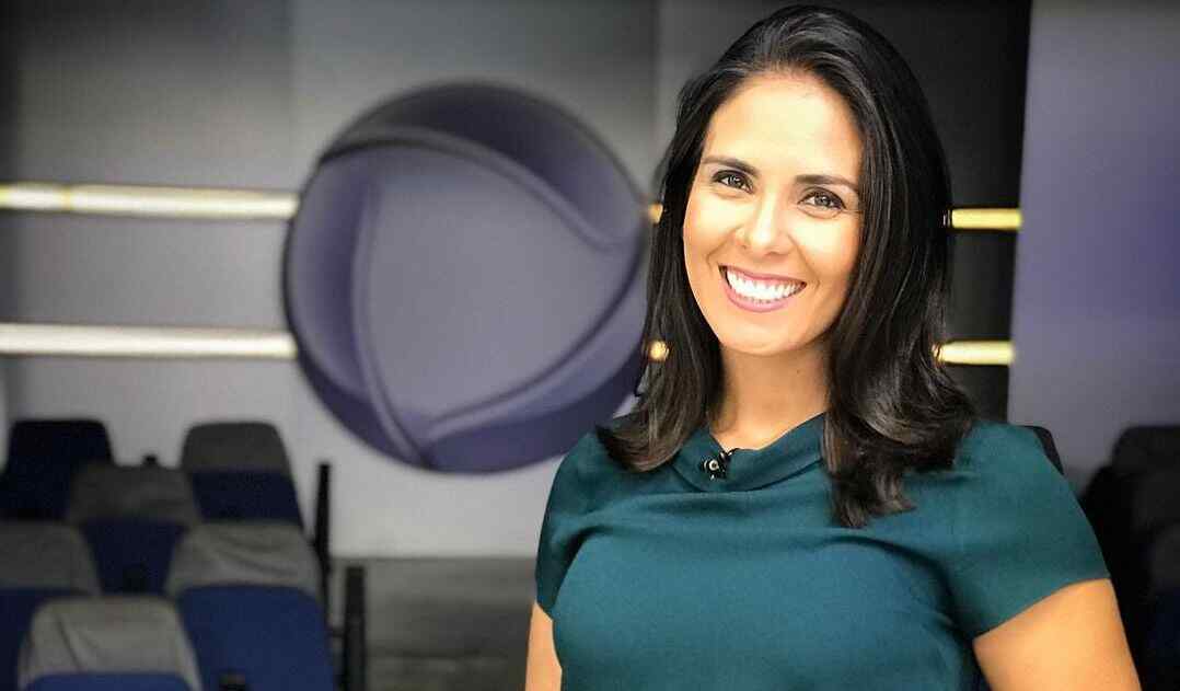 Apresentadora Lais Cavalcante nos bastidores da Record TV Itapoan
