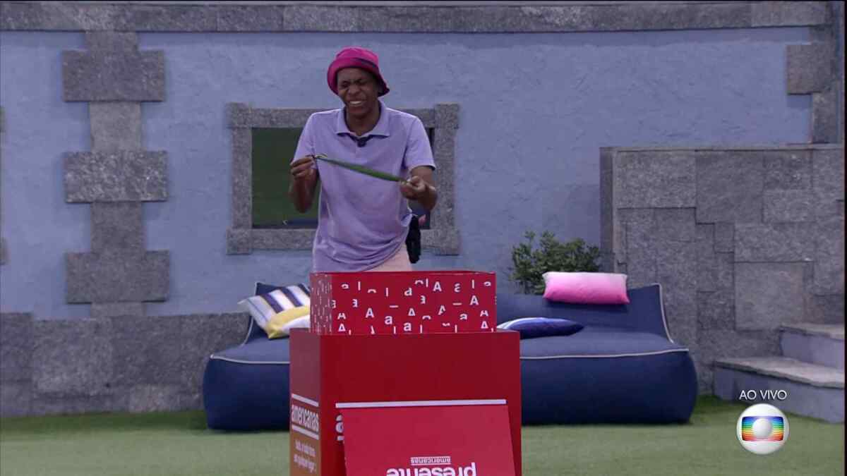 Lucas Penteado abre a caixa e ganha imunidade no BBB 21