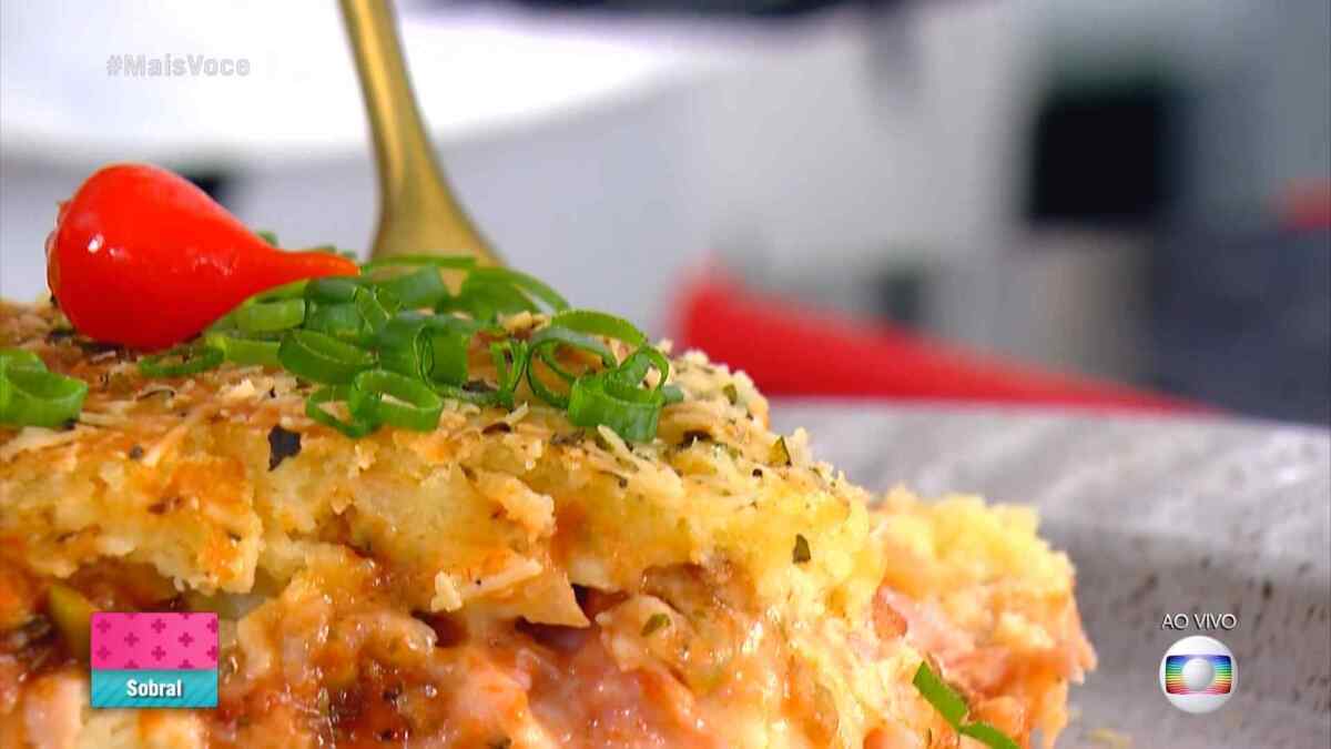Ana Maria Braga come a Torta de Bauru ao forno no Mais Você