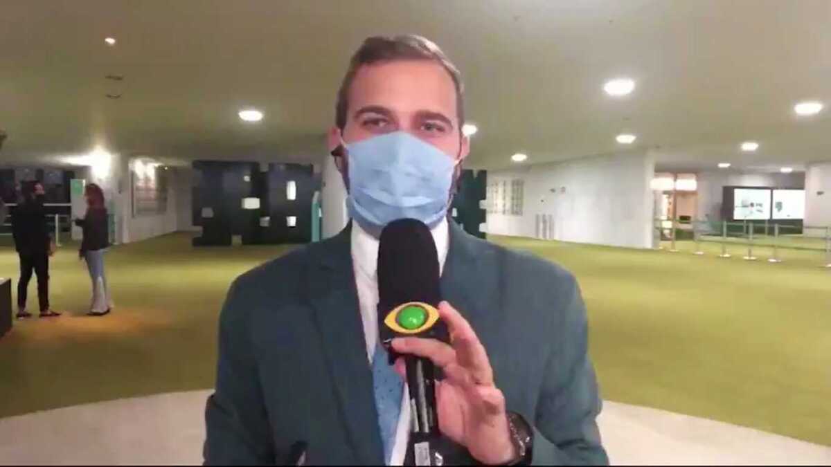 Web repórter da Band, Erick Mota, passa por situação inusitada ao vivo