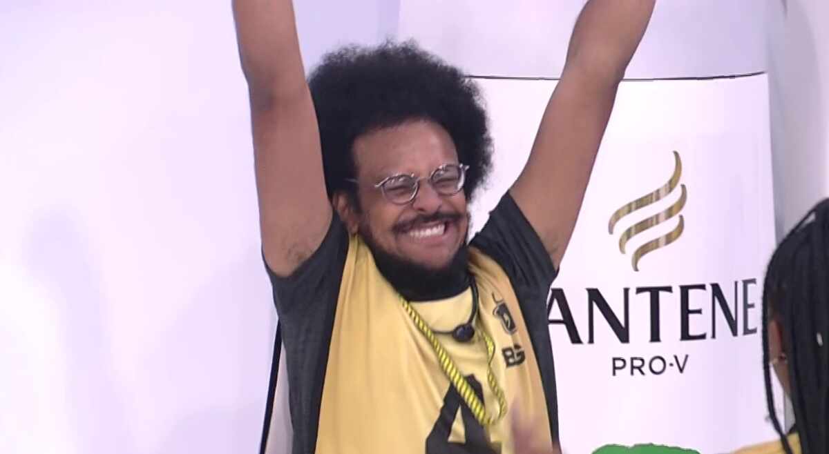João Luiz comemorou muito a vitória na prova do líder do BBB 21