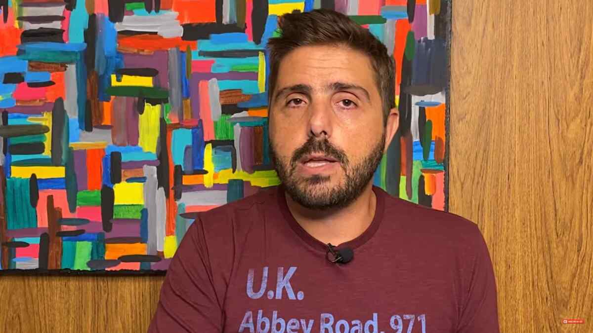 Jorge Nicola em vídeo no seu canal do YouTube
