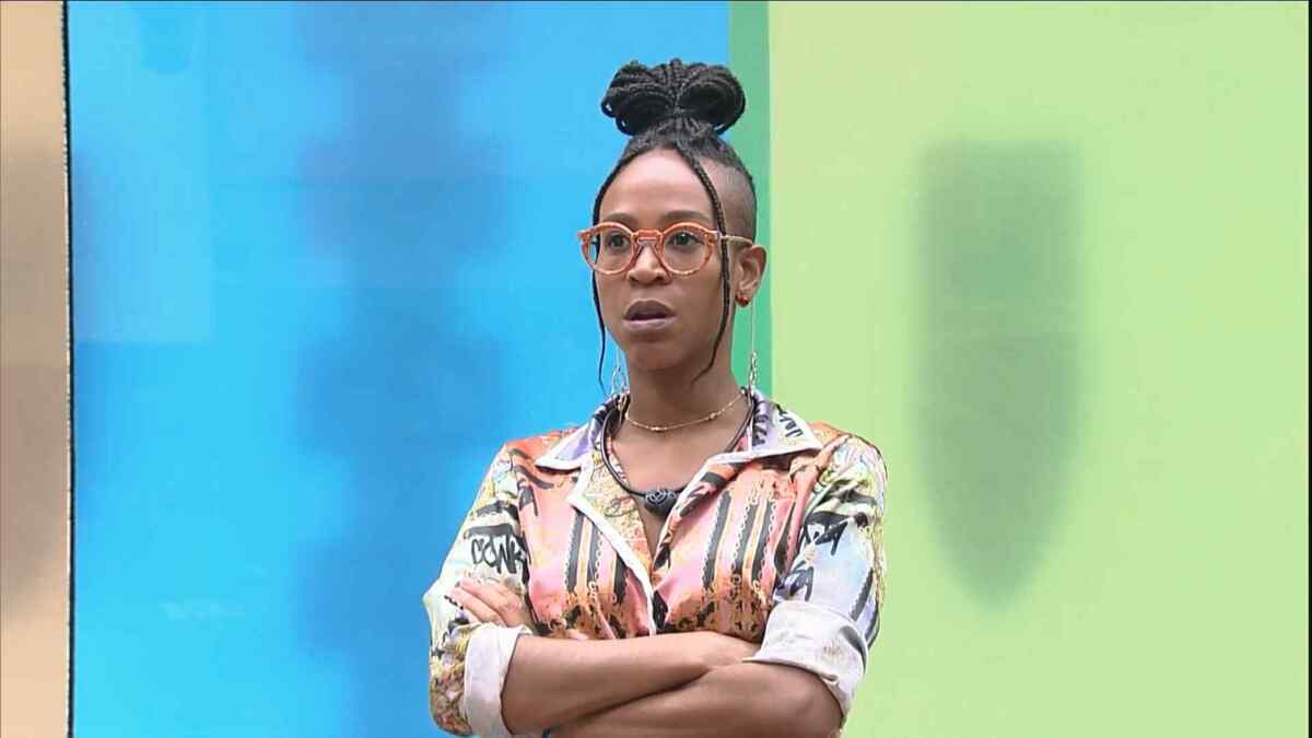 Karol Conká conversa com Nego Di na academia
