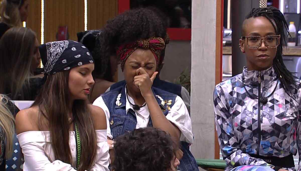 Lumena chora com discurso de Tiago Leifert sobre saída de Lucas do BBB 21