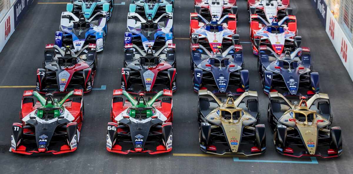 Carros no Grid de largada da Fórmula E