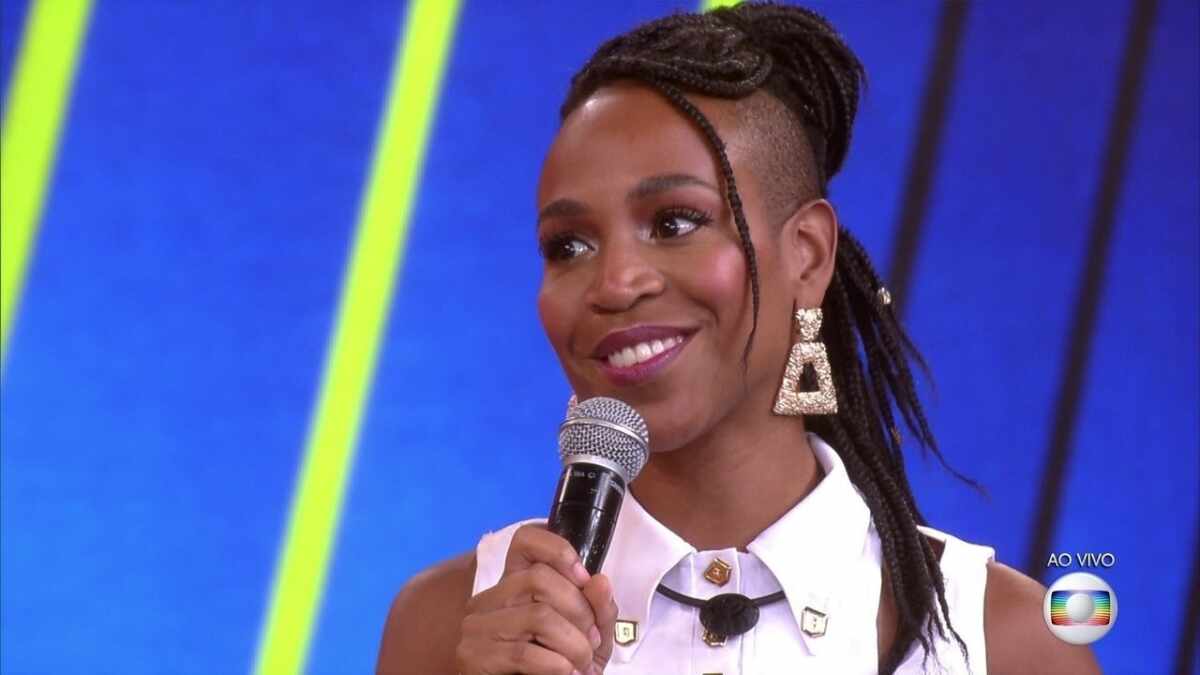 Karol Conká durante conversa com Tiago Leifert após eliminação