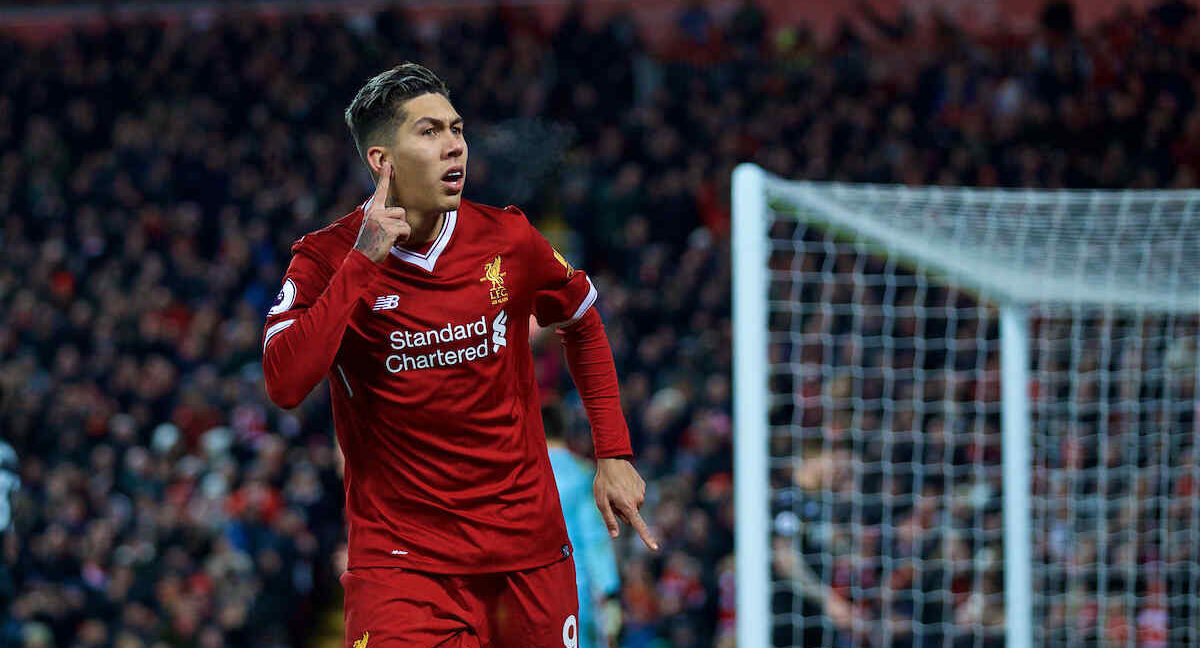 Roberto Firmino com a camisa do Liverpool