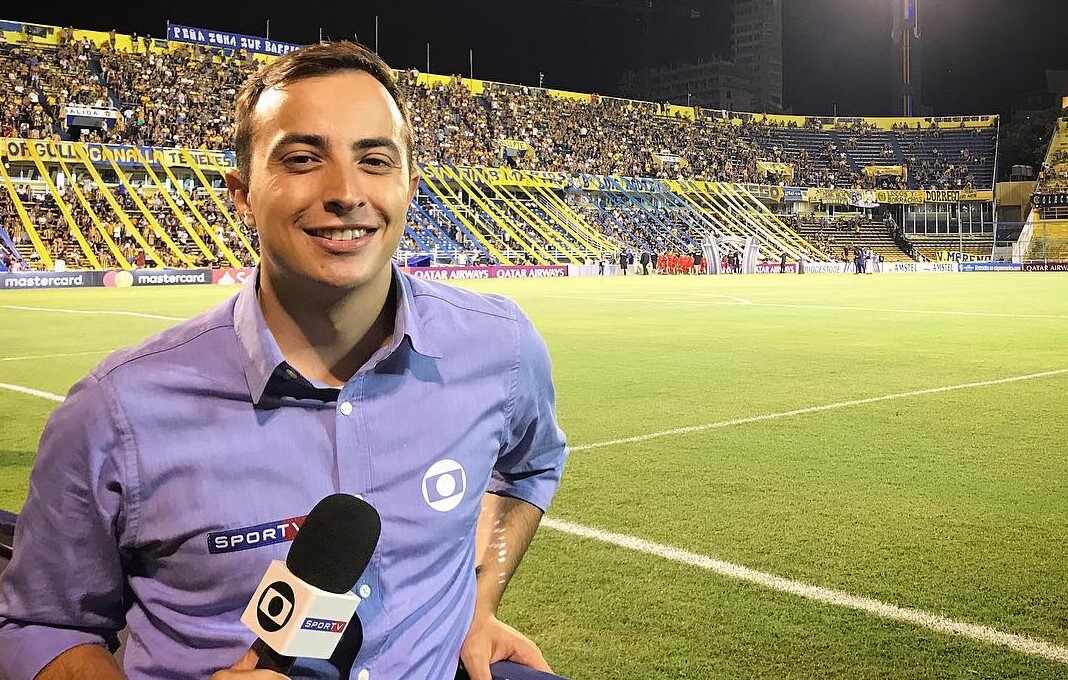 Victor La Regina durante uma cobertura esportiva pela RBS TV