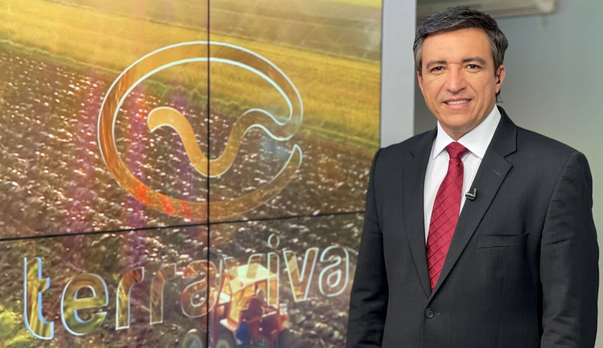 Marcio Campos no estúdios do canal Terraviva