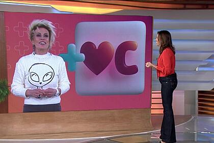 Ana Paula Araujo conversa com Ana Maria Braga no telão do Bom Dia Brasil