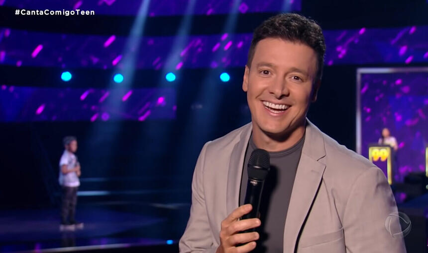 Rodrigo Faro comemora 13 anos de Record TV