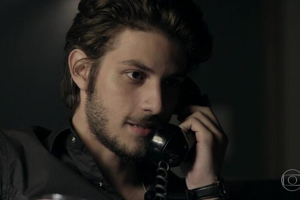 Chay Suede em cena do capítulo de ontem (13) da novela Império