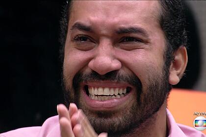 Gilberto na noite da última eliminação do BBB 21