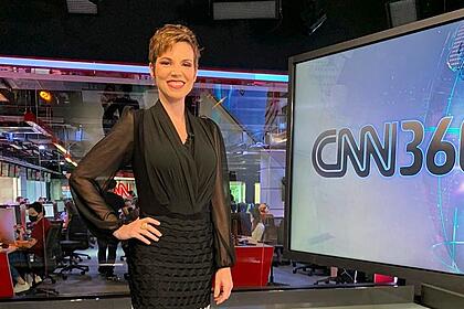 Glória Vanique nos estúdios da CNN Brasil em São Paulo