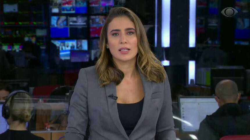 Lana Canepa apresentando o Jornal da Band esta segunda-feira 31 de maior