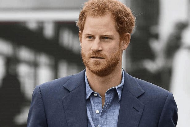 Príncipe Harry posa para foto | Imagem: Reprodução