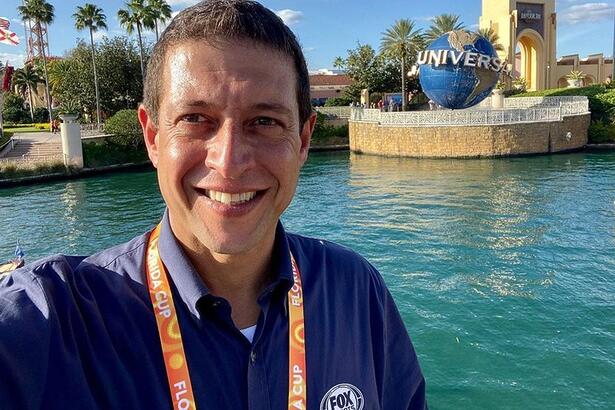 Repórter Fernando Caetano durante uma viagem de cobertura pelo Fox Sports